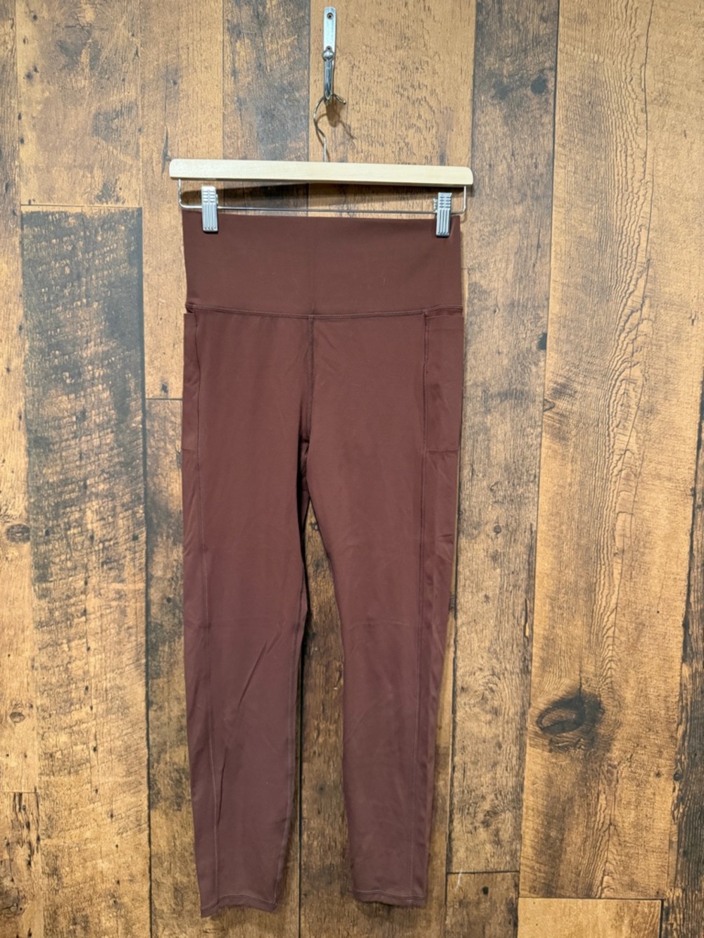 Vuori women’s brown leggings with pockets EUC